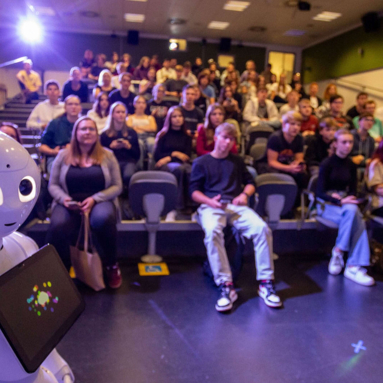 Dny AI 2025 na jižní Moravě mění pohled na technologie – ve firmách, školách i každodenním životě