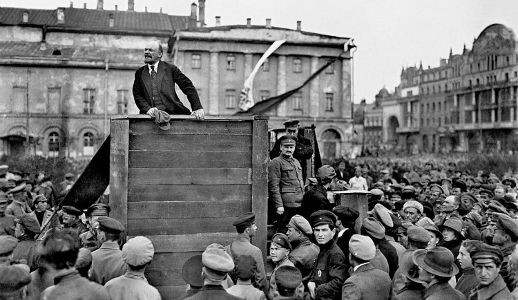 Velká říjnová socialistická revoluce a velký říjnový, vlastně listopadový, podvod