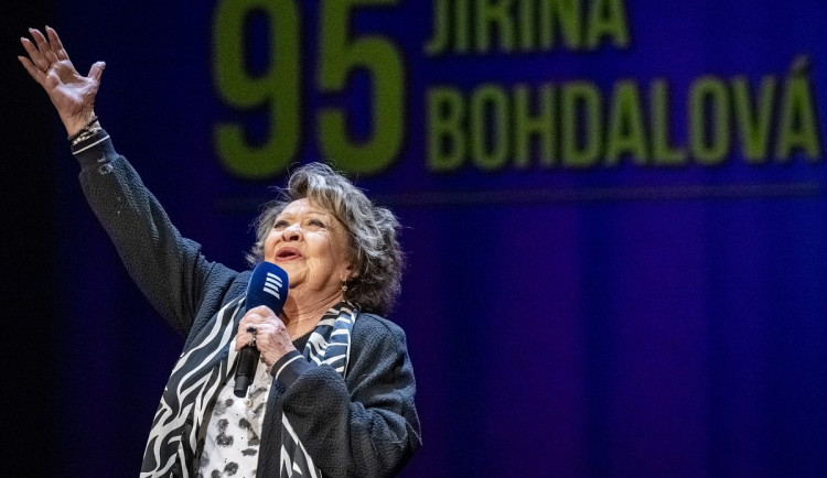 Jiřina Bohdalová: česká herecká ikona slaví 95. narozeniny