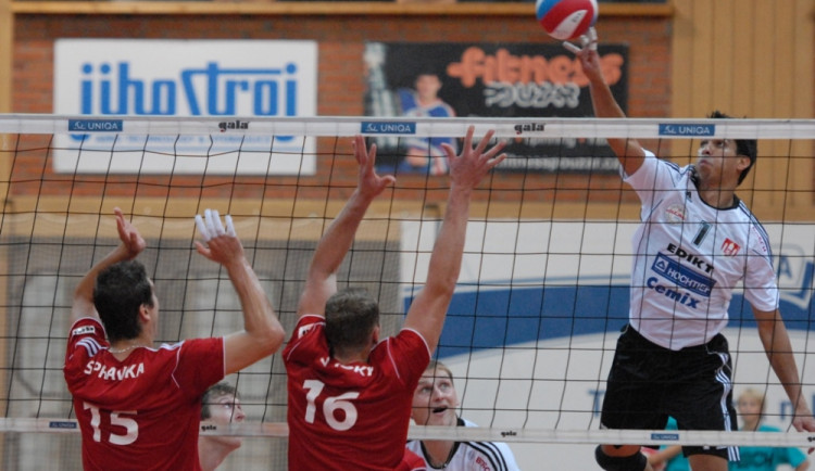 Jihostroj soupeří o fanoušky, a tak hraje v neděli s Brnem od 18 hodin