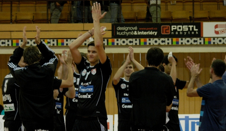 Před rekordně malou návštěvou Jihostroj smetl Brno