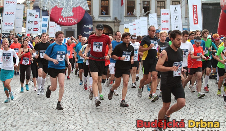 Dvě tisícovky běžců v sobotu rozhýbaly Budějce