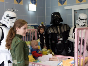 501. legie ze Star Wars navštívila Kliniku dětské onkologie Fakultní nemocnice Brno