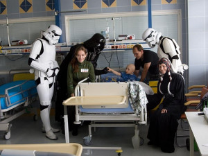 501. legie ze Star Wars navštívila Kliniku dětské onkologie Fakultní nemocnice Brno