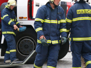 V továrně Zetor hořela hala, hasiči požár zlikvidovali