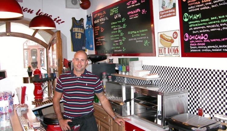 Usměvavý cestovatel David Pražák otevřel Pomádu