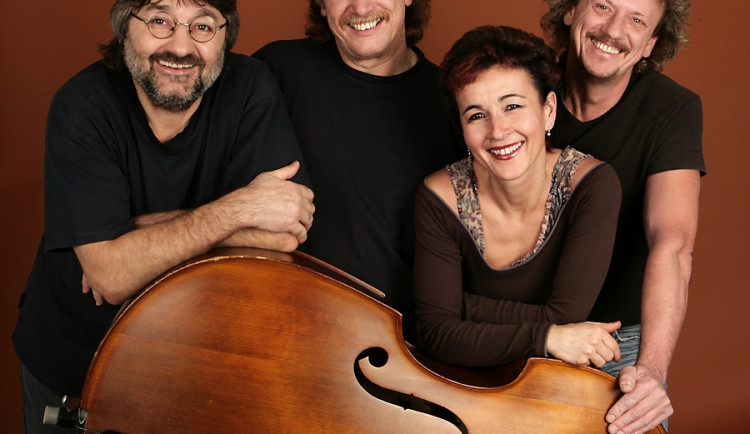 SOUTĚŽ: V Modrých dveřích zahrají Nezmaři