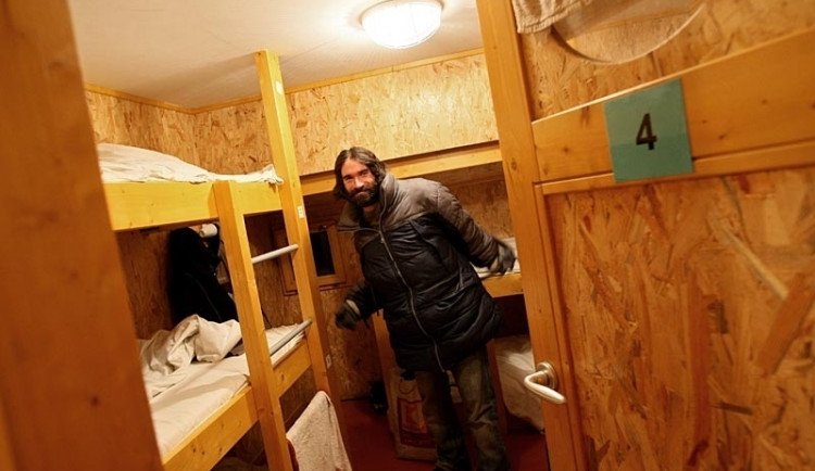 Bezdomovcům se na zimu otevřela krizová centra