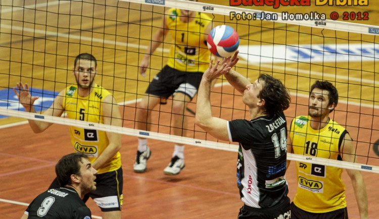 Nahrávající Petr Zapletal