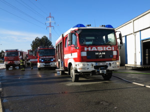 Foto: Při požáru v Modřicích evakuovali hasiči 354 lidí