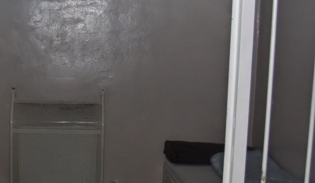 Amnestovaný muž přistižen při krádeži, je opět za mřížemi