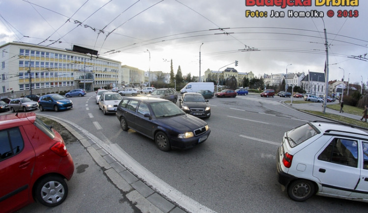 Město řeší krizovou křižovatku na Senovážném náměstí