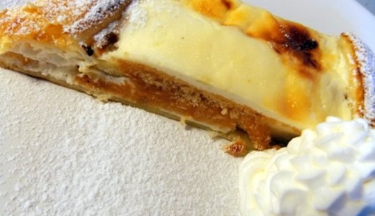 Tvarohovojablečný koláč