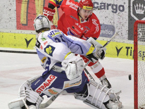 Jakub Suja se snaží přelstít Jiřího Trvaje