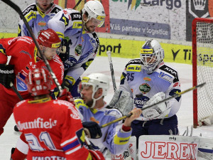 Jiří Trvaj likviduje jeden ze slibných pokusů domácího celku