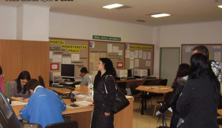 Budějcký úřad práce se snaží vyplácet dávky včas