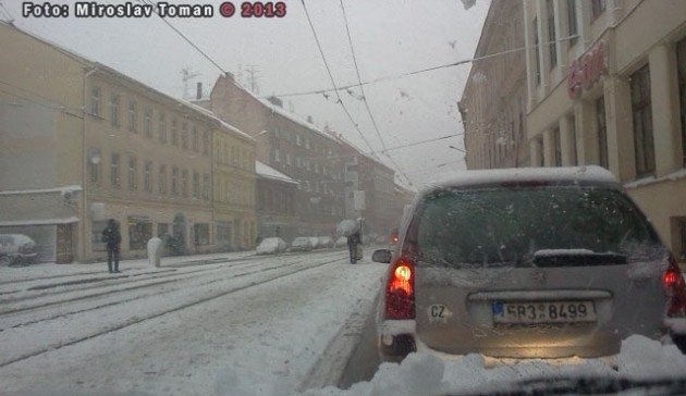 Sníh způsobil kolaps brněnské dopravy