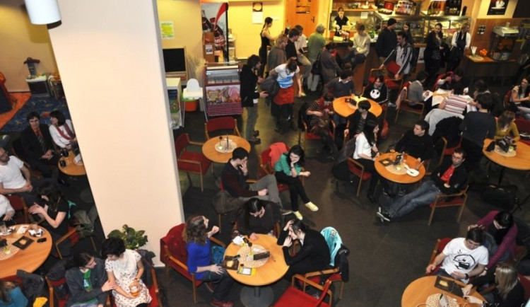 Café Gaviota, Malé divadlo kjógenu