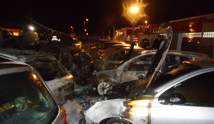 Požár v autobazaru6