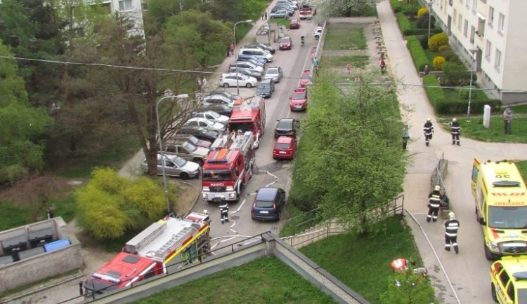 V Kohoutovicích vyhořel v panelovém domě byt