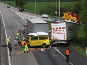 Nehoda na dálnici D1 u Brna, vraky vozů blokují všechny tři pruhy