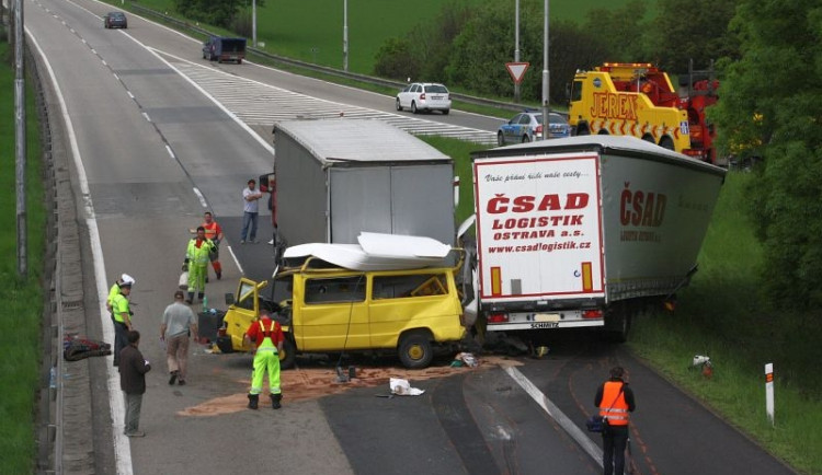 Dálnici D1 blokuje na 190. kilometru nehoda