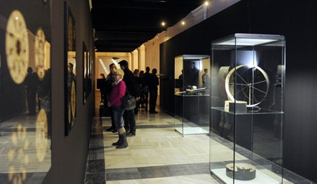 Pohled do výstavy Rytmy + pohyb + světlo v Místodržitelském paláci MG