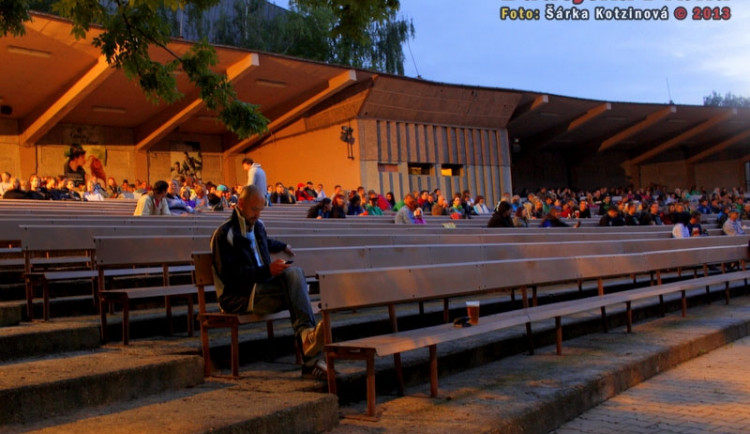 Letní kino Háječek přivítalo první diváky Obecnou školou