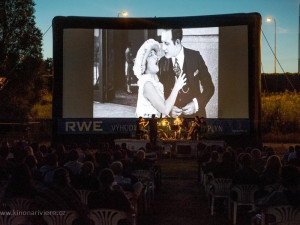 Letní kino na Riviéře: diváků přibývá, láká je dobré počasí i filmové novinky