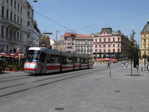 Soud potvrdil roční trest pro muže, jenž pokousal řidiče tramvaje