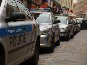 Policie kvůli nahlášené bombě vyklidila obchodní centra v Brně
