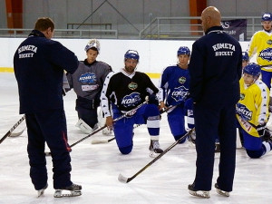 Hokejisté Komety začali ve vedru přípravu na ledě