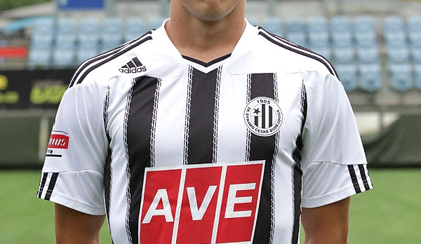 Po napadení mladými fotbalisty skončil v nemocnici