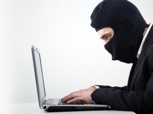 Kriminalisté varují před rozsáhlými podvody na internetu