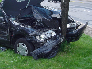 U Jedovnic zahynul mladý řidič; kvůli rychlé jízdě