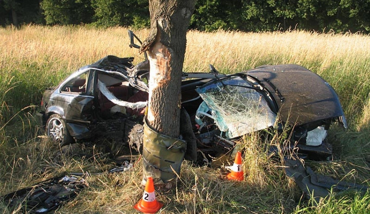 Ze zdemolovaného BMW vystoupil s lehkým zraněním