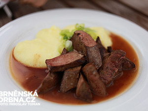 Pštrosí játra s bramborovou kaší