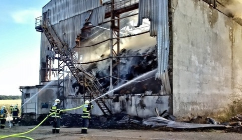 Hořící seník, foto: HZS Jihomoravského kraje