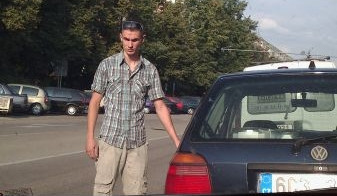 Znáte toho muže? Hledají ho jako svědka nehody