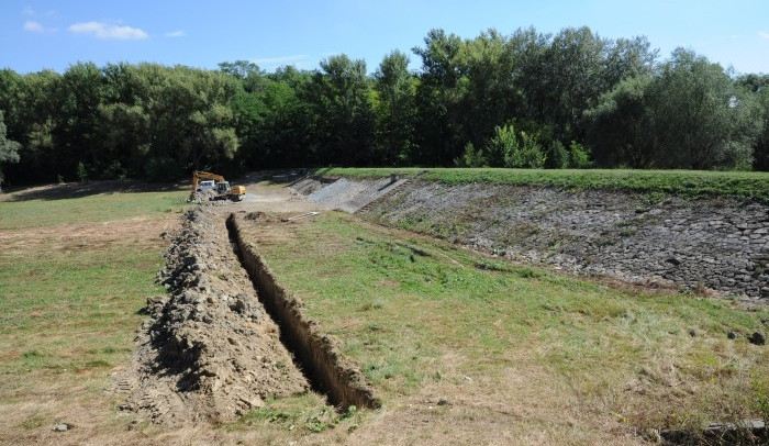 Hráz nádrže zvané Zadní rybník, foto: Město Hustopeče