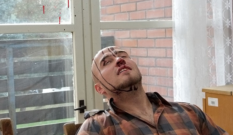 Bývalý policista postřílel studenty. Naštěstí jen cvičně