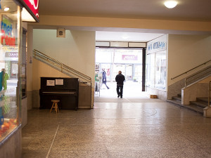 Klavír v pasáži Alfa, foto: Brněnská Drbna