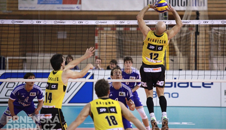 Nahrávač Sládeček zakládá útok, foto: Brněnská Drbna, Miroslav Toman