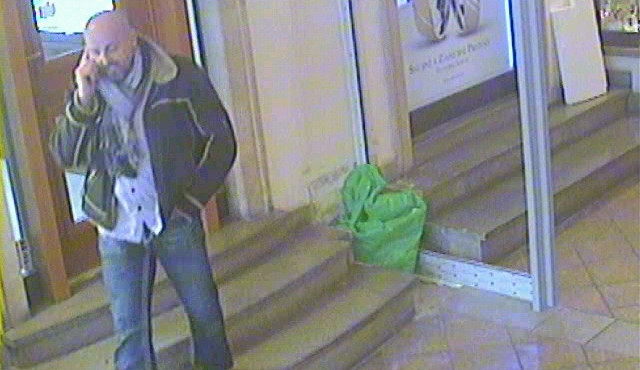 Snímek zloděje z kamery, zdroj: Policie ČR