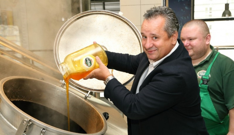 Vrchní sládek a ředitel pivovaru Milan Schramm ve varně při výrobě medového piva, foto: Starobrno