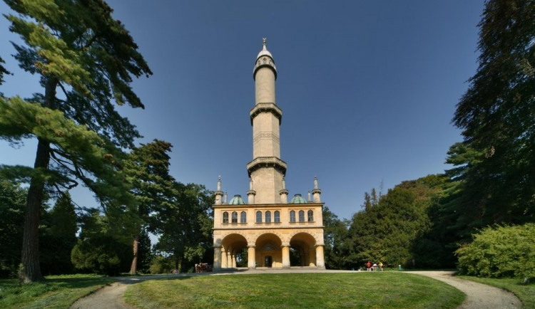 Minaret v zámeckém parku v Lednici, foto: Lednice.cz