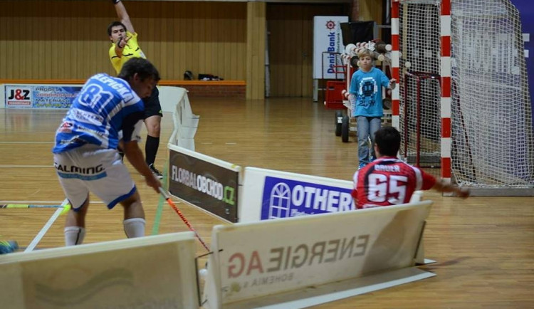 Českobudějovický Slepička po nedovoleném zákroku na Bauera. Foto: Zdeněk Štěrbák