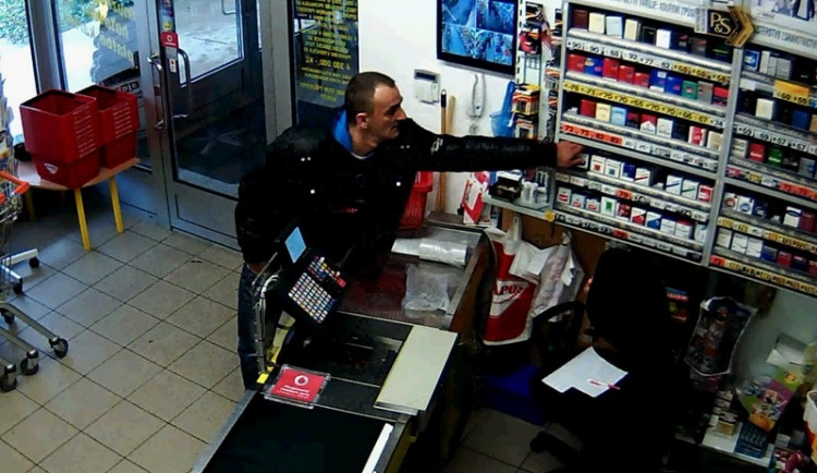 Policisté pátrají po totožnosti zloděje, foto: Policie ČR