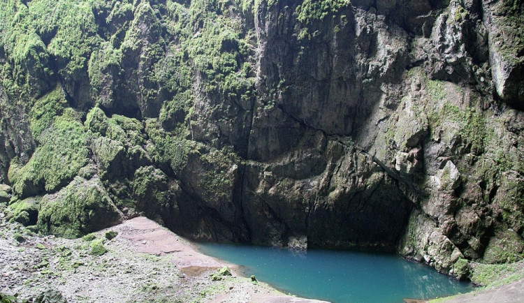 Dno propasti Macocha, foto: Wikipedia.org