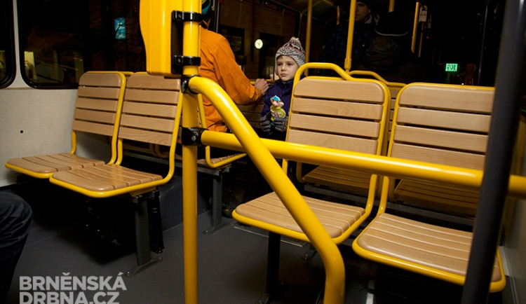Nové sedačky byly Brňanům poskytnuty k otestování, foto: Brněnská Drbna, Miroslav Toman